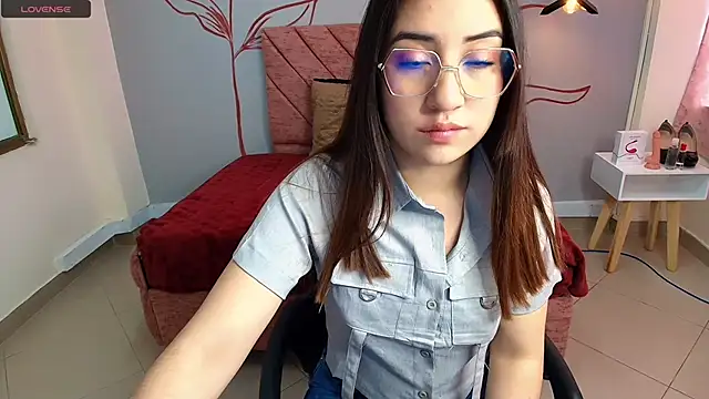 Snapshot of Aly_Cute_ chatting on 12-18-24, 12:07 Aly Cute online show from 12-18-24, 12:07