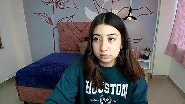 Snapshot of Aly_Cute_ chatting on 01-18-25, 12:04 Aly Cute online show from 01-18-25, 12:04