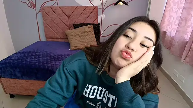 Snapshot of Aly_Cute_ chatting on 01-18-25, 03:05 Aly Cute online show from 01-18-25, 03:05