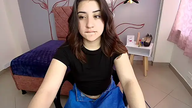 Snapshot of Aly_Cute_ chatting on 01-18-25, 06:10 Aly Cute online show from 01-18-25, 06:10