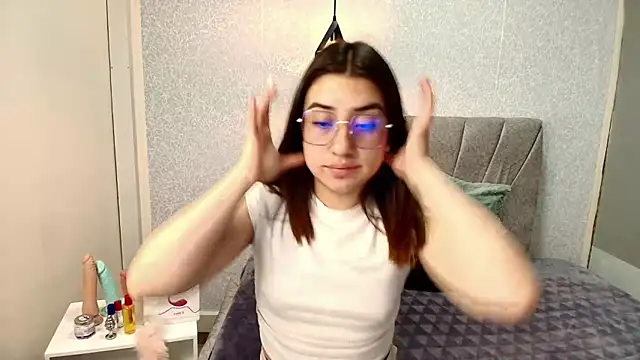 Snapshot of Aly_Cute_ chatting on 03-08-25, 07:20 Aly Cute online show from 03-08-25, 07:20