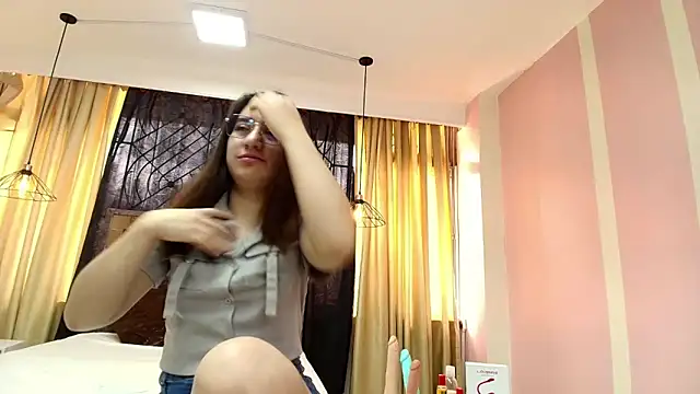 Snapshot of Aly_Cute_ chatting on 03-19-25, 02:35 Aly Cute online show from 03-19-25, 02:35