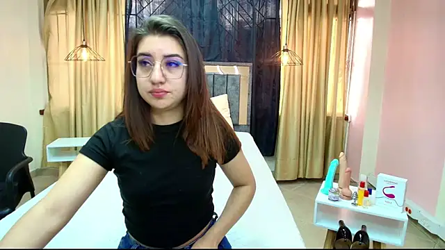 Snapshot of Aly_Cute_ chatting on 03-20-25, 12:00 Aly Cute online show from 03-20-25, 12:00