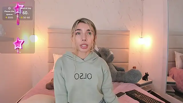 Snapshot of Mollymoon1 chatting on 12-01-25, 08:14 Mollymoon1 online show from 12-01-25, 08:14