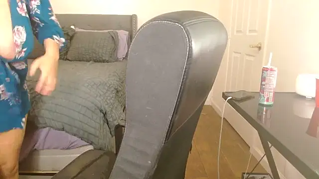 Snapshot of AlyssiaAmoreXO chatting on 10-12-25, 08:08 AlyssiaAmoreXO online show from 10-12-25, 08:08