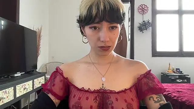Snapshot of cataline_de_aragaon chatting on 01-13-25, 08:04 cataline de aragaon online show from 01-13-25, 08:04