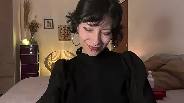 Snapshot of cataline_de_aragaon chatting on 03-05-25, 07:17 cataline de aragaon online show from 03-05-25, 07:17