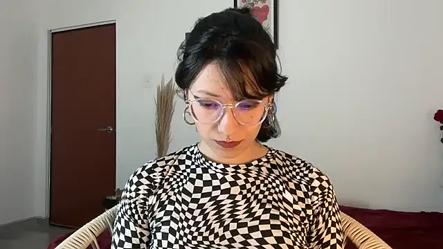 Snapshot of cataline_de_aragaon chatting on 09-09-25, 06:29 cataline de aragaon online show from 09-09-25, 06:29