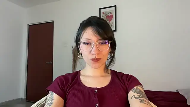 Snapshot of cataline_de_aragaon chatting on 09-14-25, 06:40 cataline de aragaon online show from 09-14-25, 06:40