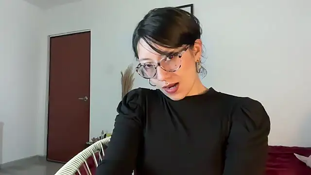 Snapshot of cataline_de_aragaon chatting on 09-15-25, 08:09 cataline de aragaon online show from 09-15-25, 08:09