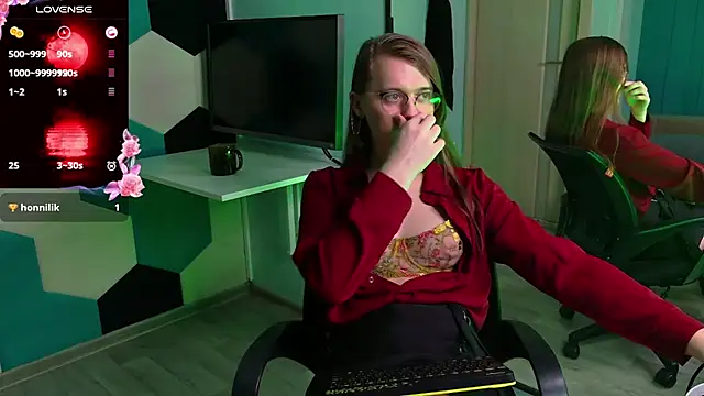 YukoFanee online show from 11-28-25, 03:36