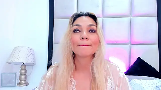 Snapshot of MalorySweet chatting on 12-29-24, 12:23 MalorySweet online show from 12-29-24, 12:23