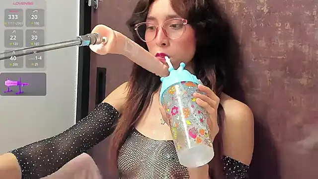 Snapshot of doll_bella_ chatting on 02-23-25, 11:04 doll bella online show from 02-23-25, 11:04