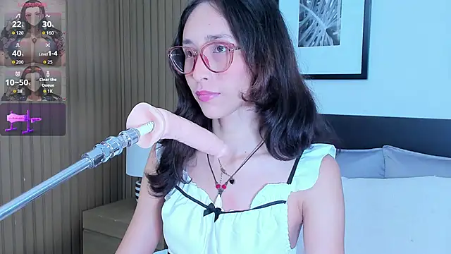 Snapshot of doll_bella_ chatting on 11-22-25, 08:08 doll bella online show from 11-22-25, 08:08