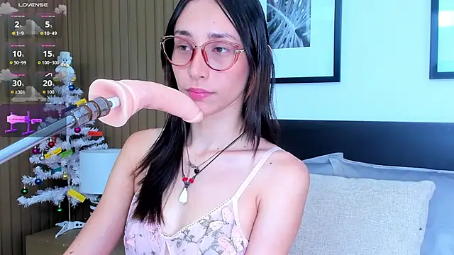 Snapshot of doll_bella_ chatting on 12-14-25, 07:51 doll bella online show from 12-14-25, 07:51