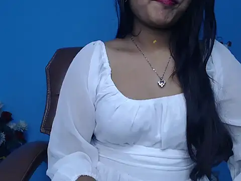 Snapshot of Wish_Queen chatting on 11-18-25, 01:04 Wish Queen online show from 11-18-25, 01:04