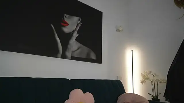 Snapshot of izzy_belle chatting on 07-22-26, 07:00 izzy belle online show from 07-22-26, 07:00