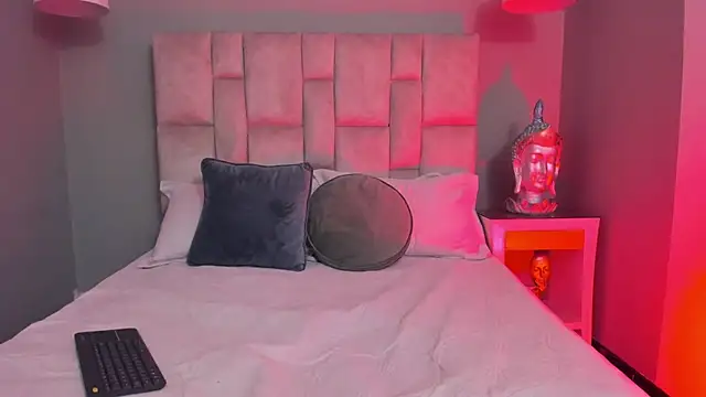 Lucy Williiams online show from 02-20-26, 07:36