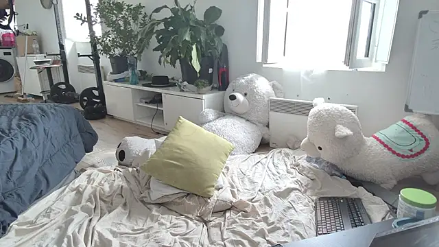 CeriseLapine online show from 04-21-26, 08:20