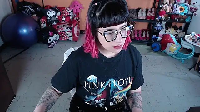 MissMiia2 online show from 10-29-25, 03:03