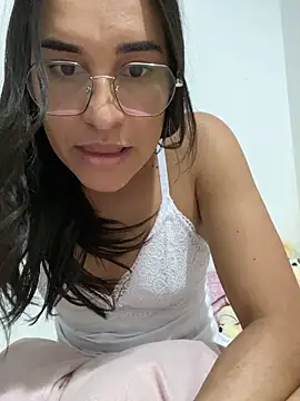 Snapshot of cleolimahot3 chatting on 01-04-25, 01:21 cleolimahot3 online show from 01-04-25, 01:21