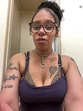 Snapshot of Princess_Desirae chatting on 04-25-26, 05:10 Princess Desirae online show from 04-25-26, 05:10