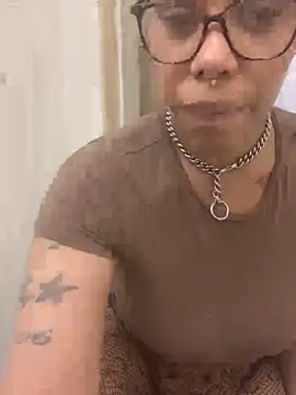 Snapshot of Princess_Desirae chatting on 05-05-26, 06:32 Princess Desirae online show from 05-05-26, 06:32