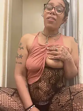 Snapshot of Princess_Desirae chatting on 05-12-26, 06:21 Princess Desirae online show from 05-12-26, 06:21