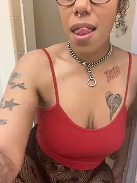 Snapshot of Princess_Desirae chatting on 05-18-26, 05:57 Princess Desirae online show from 05-18-26, 05:57
