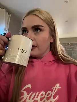 Snapshot of April_Vance chatting on 12-10-24, 06:01 April Vance online show from 12-10-24, 06:01