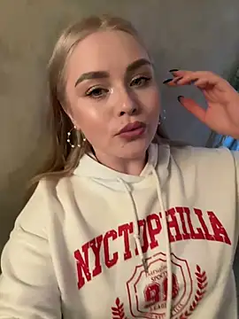 Snapshot of April_Vance chatting on 12-20-24, 06:40 April Vance online show from 12-20-24, 06:40