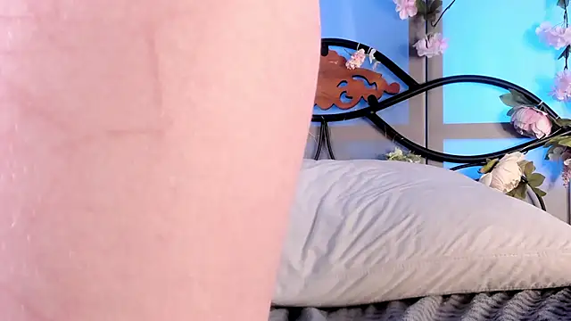 LilianSwall online show from 12-16-24, 08:58