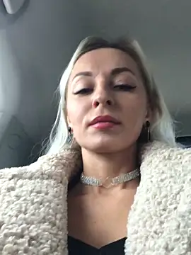 Diamond Bunny  online show from 12-14-24, 12:23