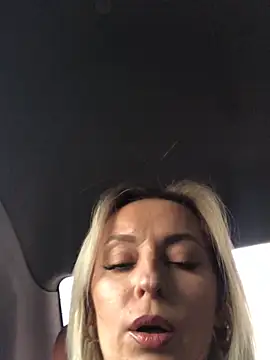 Diamond Bunny  online show from 10-25-25, 03:07