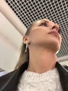 Diamond Bunny  online show from 10-30-25, 01:01