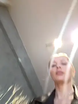 Diamond Bunny  online show from 03-13-26, 03:07