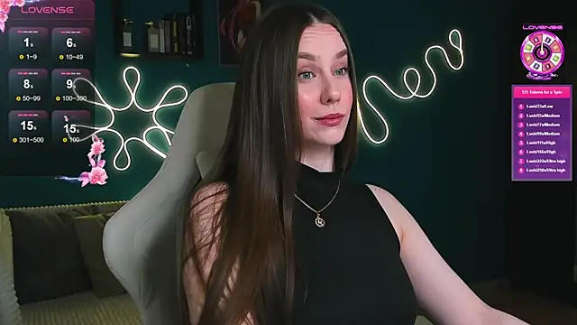 Snapshot of katie_taylorr chatting on 10-15-25, 10:32 katie taylorr online show from 10-15-25, 10:32