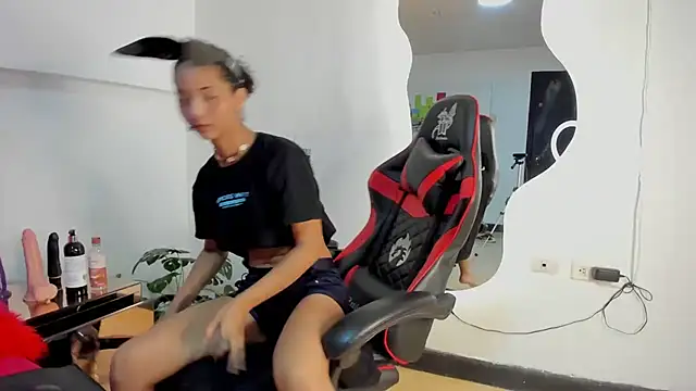 Snapshot of Milanxht chatting on 01-18-25, 09:55 Milanxht online show from 01-18-25, 09:55