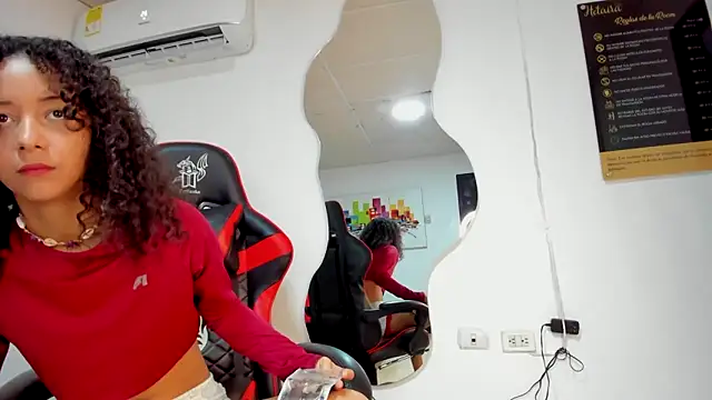 Snapshot of Milanxht chatting on 01-21-25, 09:04 Milanxht online show from 01-21-25, 09:04