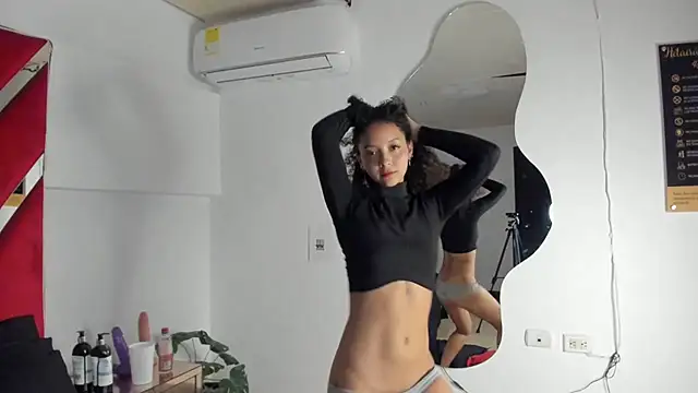 Snapshot of Milanxht chatting on 02-14-25, 01:23 Milanxht online show from 02-14-25, 01:23