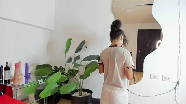 Snapshot of Milanxht chatting on 02-28-25, 09:01 Milanxht online show from 02-28-25, 09:01