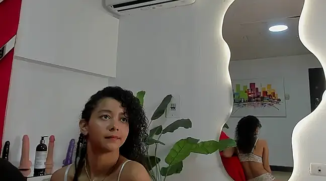 Snapshot of Milanxht chatting on 03-03-25, 08:43 Milanxht online show from 03-03-25, 08:43