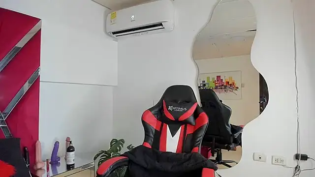 Snapshot of Milanxht chatting on 03-09-25, 01:35 Milanxht online show from 03-09-25, 01:35