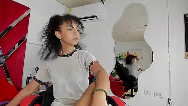 Snapshot of Milanxht chatting on 03-12-25, 08:52 Milanxht online show from 03-12-25, 08:52