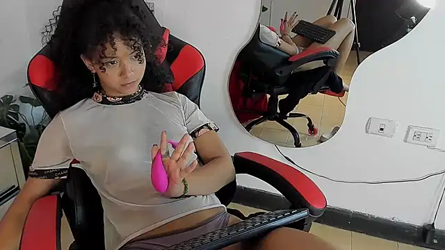 Snapshot of Milanxht chatting on 03-12-25, 11:54 Milanxht online show from 03-12-25, 11:54