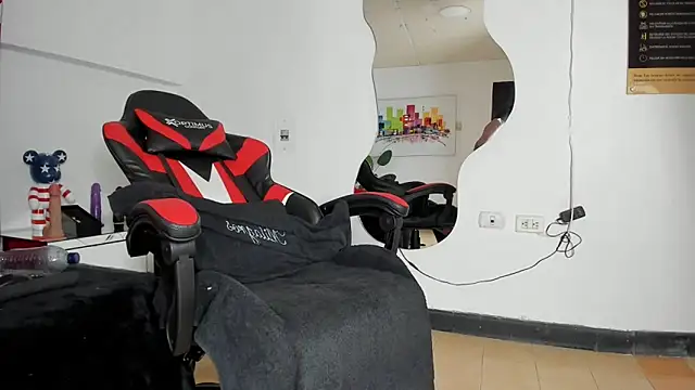 Snapshot of Milanxht chatting on 03-17-25, 11:54 Milanxht online show from 03-17-25, 11:54