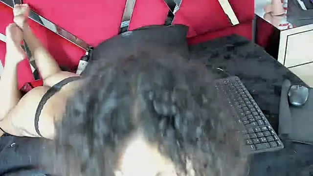 Snapshot of Milanxht chatting on 03-18-25, 02:58 Milanxht online show from 03-18-25, 02:58