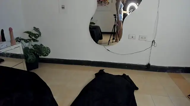 Snapshot of Milanxht chatting on 03-18-25, 09:32 Milanxht online show from 03-18-25, 09:32