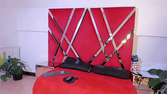 Snapshot of Milanxht chatting on 10-10-25, 08:30 Milanxht online show from 10-10-25, 08:30