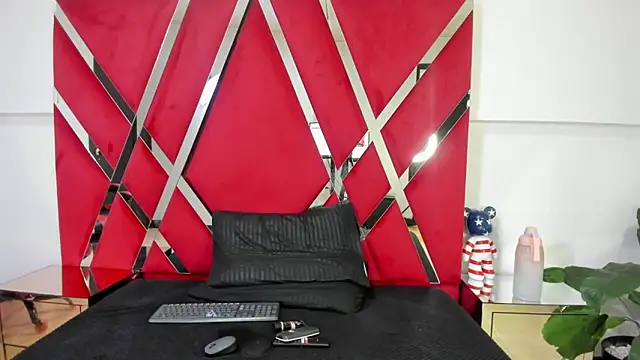 Snapshot of Milanxht chatting on 10-13-25, 08:42 Milanxht online show from 10-13-25, 08:42